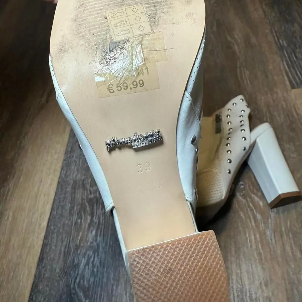 Primadonna Women's White Boots